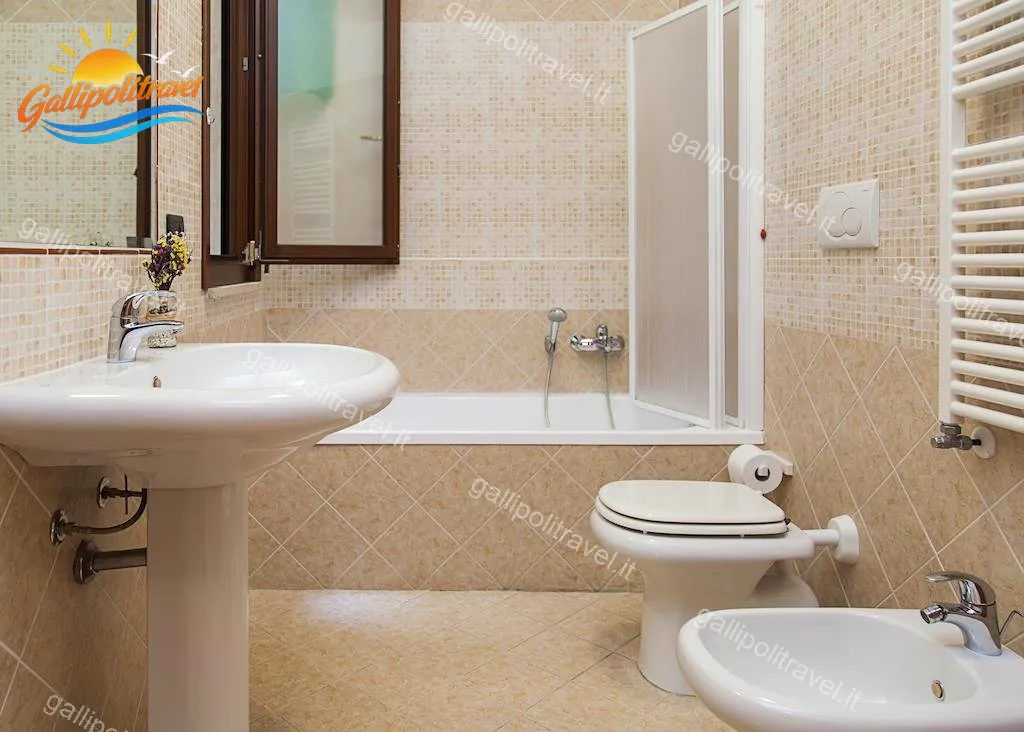 Bagno con vasca Trilocale F1/1 mosaico beige