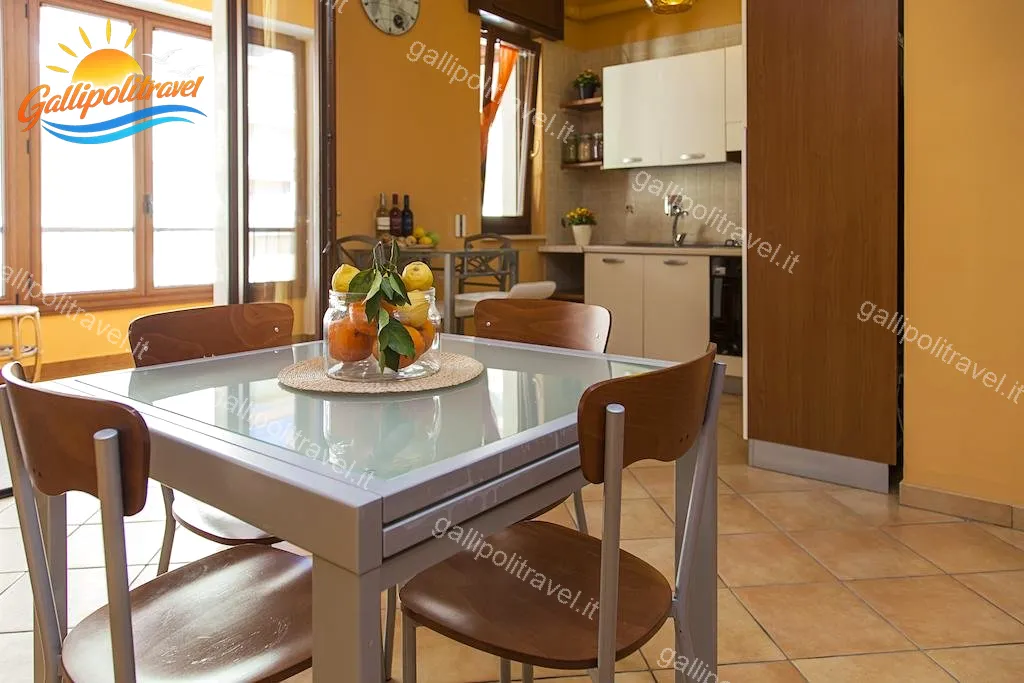 Zona pranzo Trilocale F1/1 con tavolo in vetro